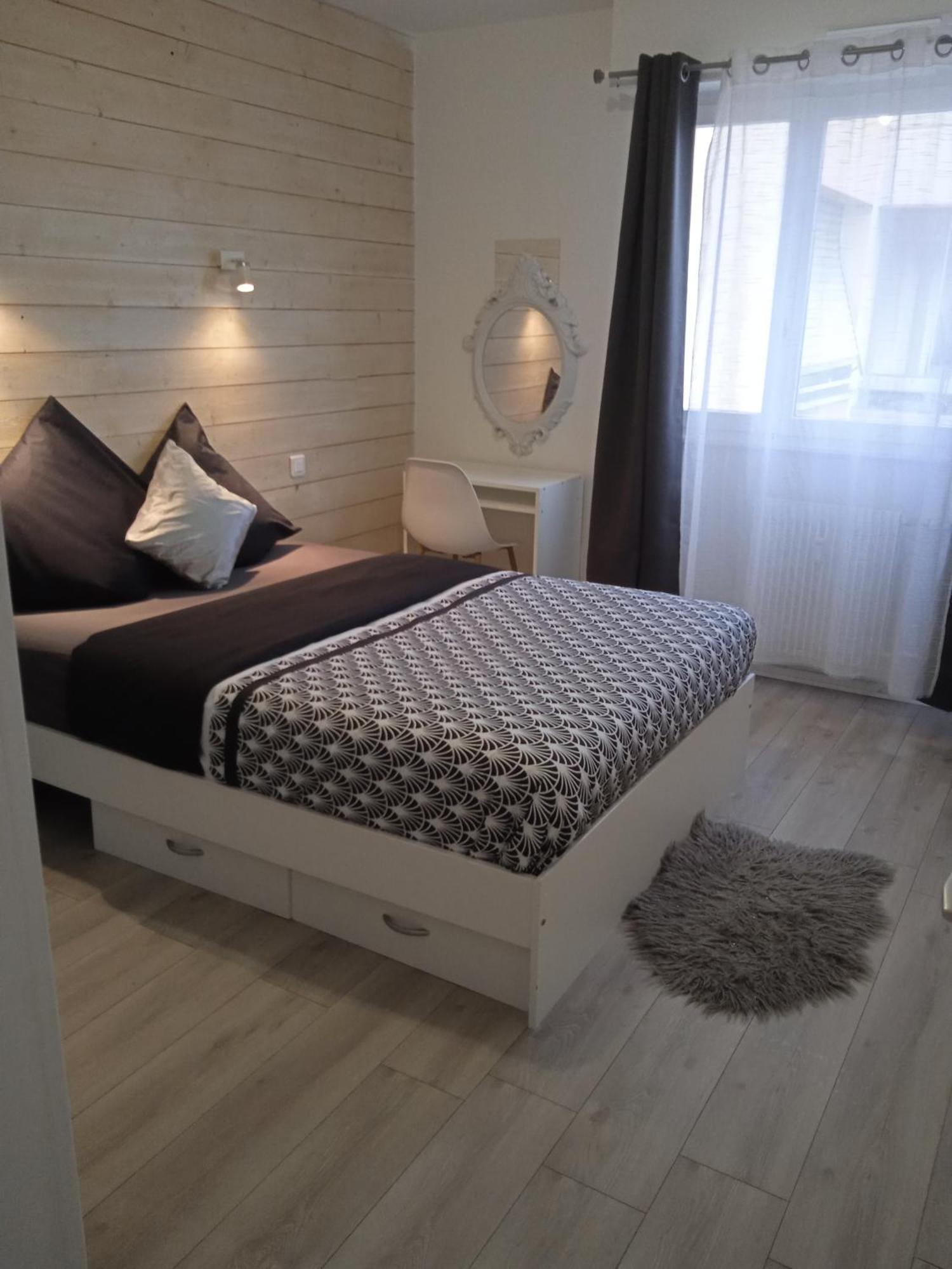 Logement Dans Residence - A 10 Km Du Centre Ville Et A 5 Minute Du Parlement Europeen Avec Parking Gratuit Hoenheim Exterior foto